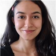 Estudiante de medicina realiza clases de anatomía y semiología